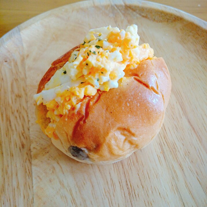 レーズンバターロールの卵サンド レシピ 作り方 By やっすん 楽天レシピ